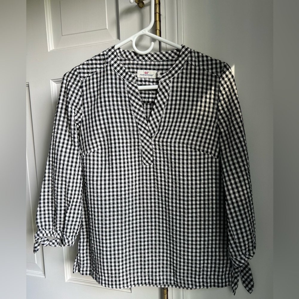 Vineyard vines top